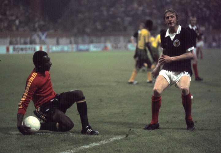 denis law shares alan campbell's dread at chances missed against zaire